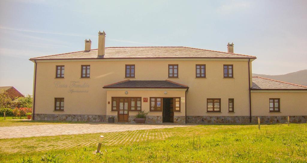 Apartamentos Fandin Ribadeo Buitenkant foto